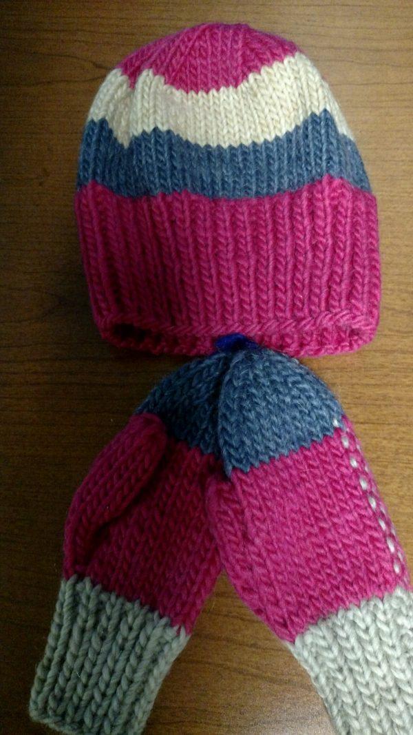 W082 Hat & mitten set