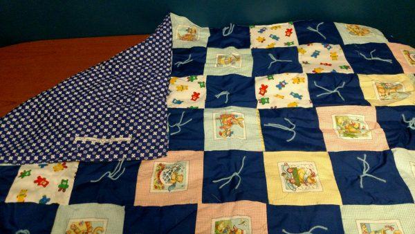 W093 Navy quilt